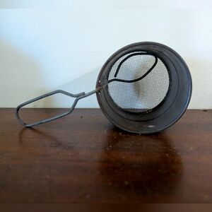 Classic Handheld Flour SifterThis traditional handheld flour sifter, as picture